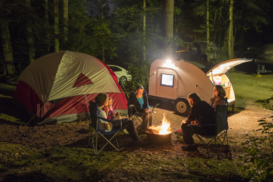 feu de camp camping en Auvergne