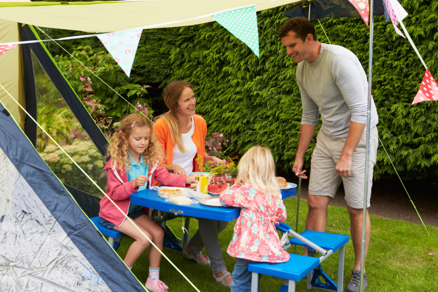 famille en camping dans la cote d azur